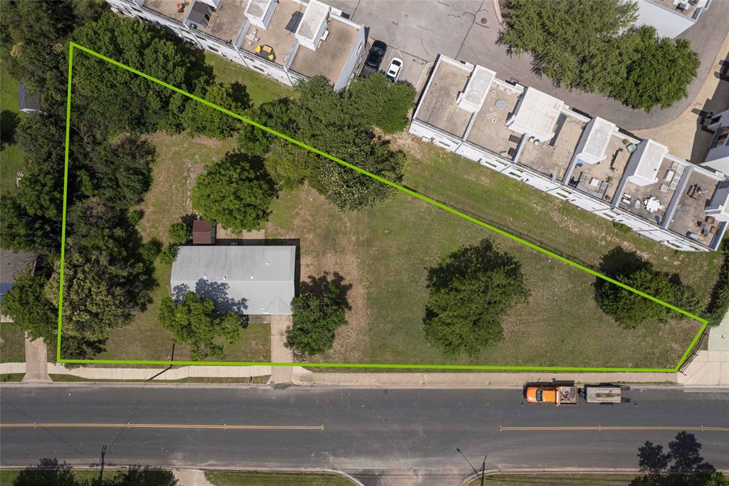 4742 Suburban DR