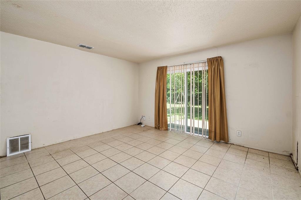 4742 Suburban DR