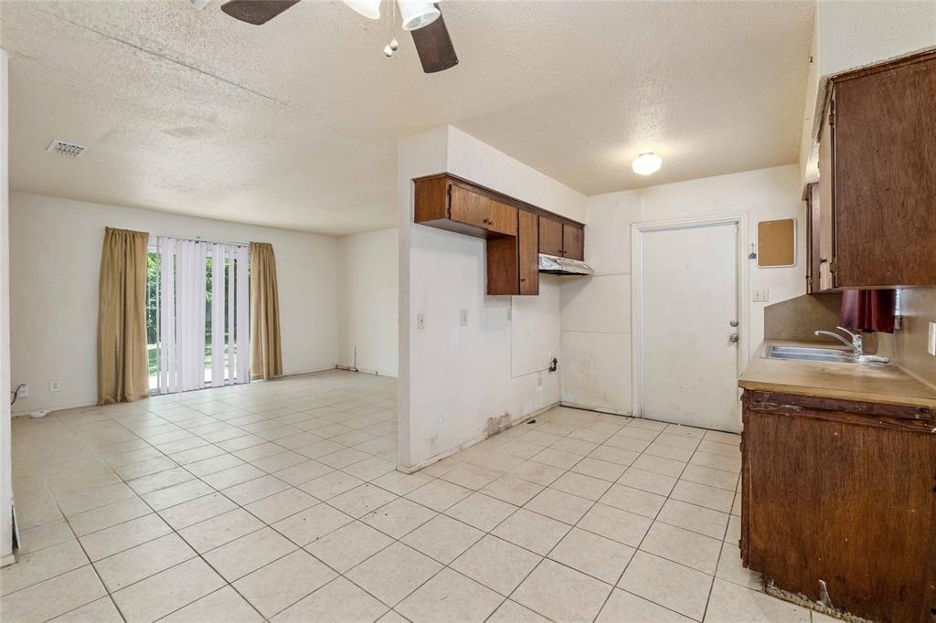 4742 Suburban DR