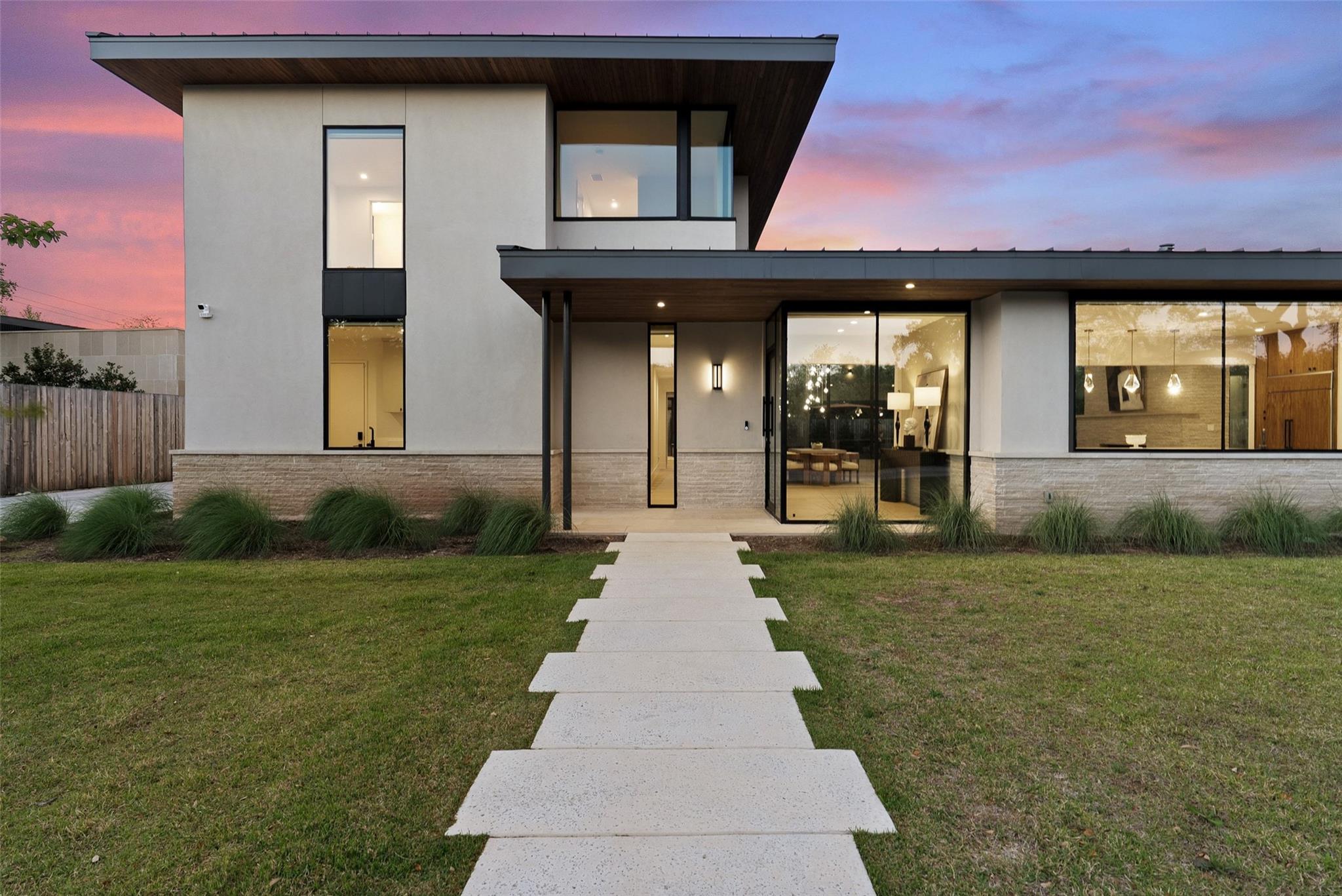 1604 Barclay DR