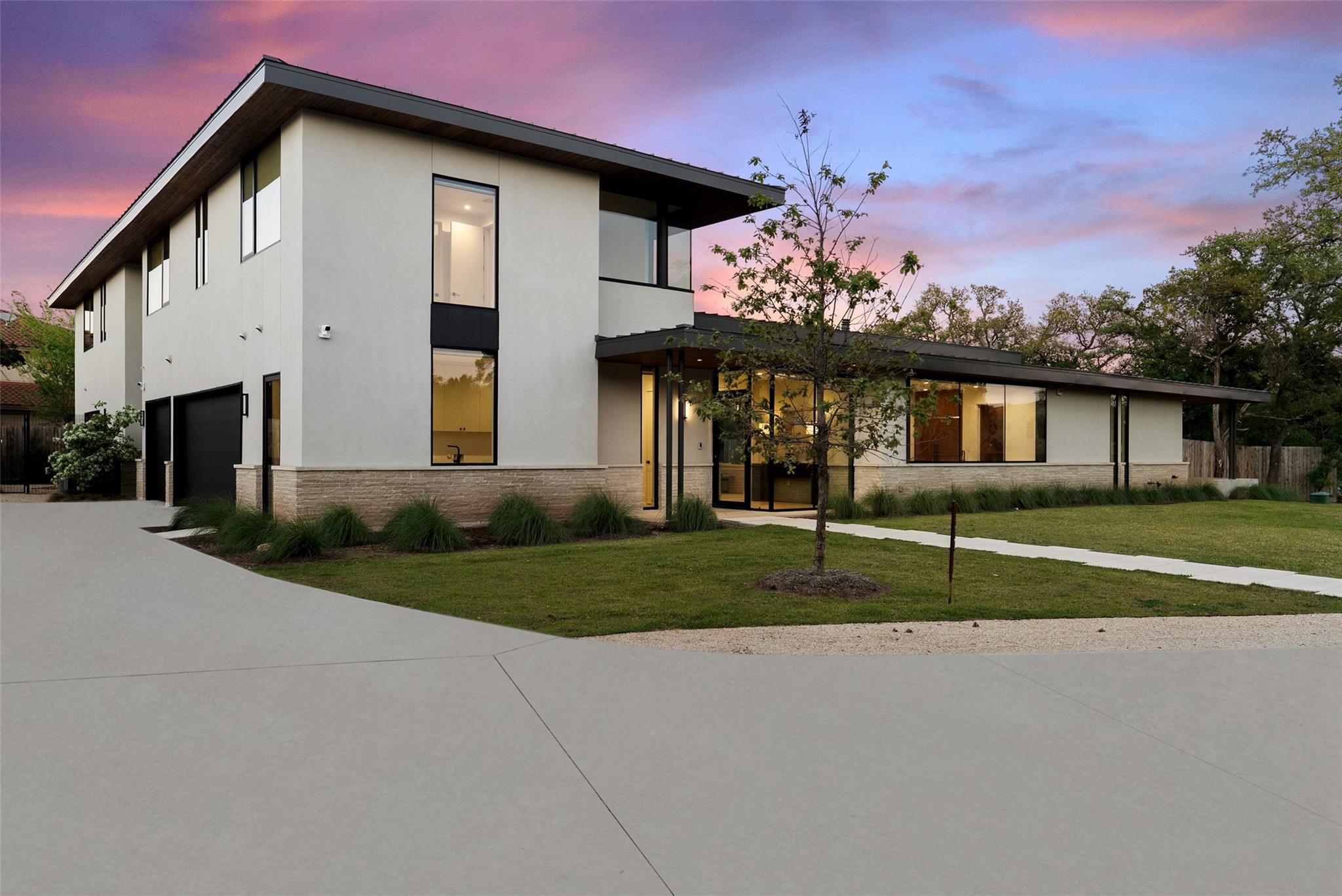 1604 Barclay DR