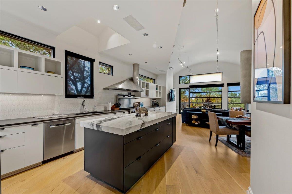 501 Westlake DR
