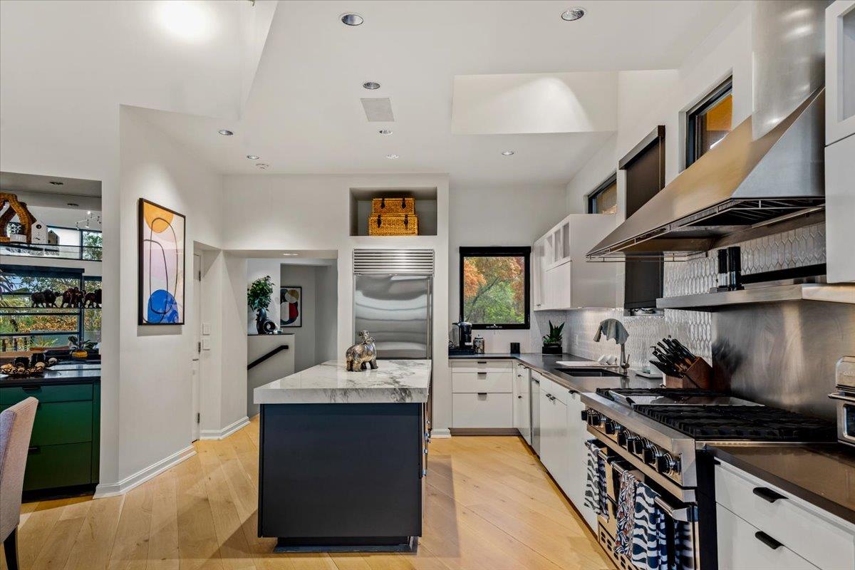 501 Westlake DR
