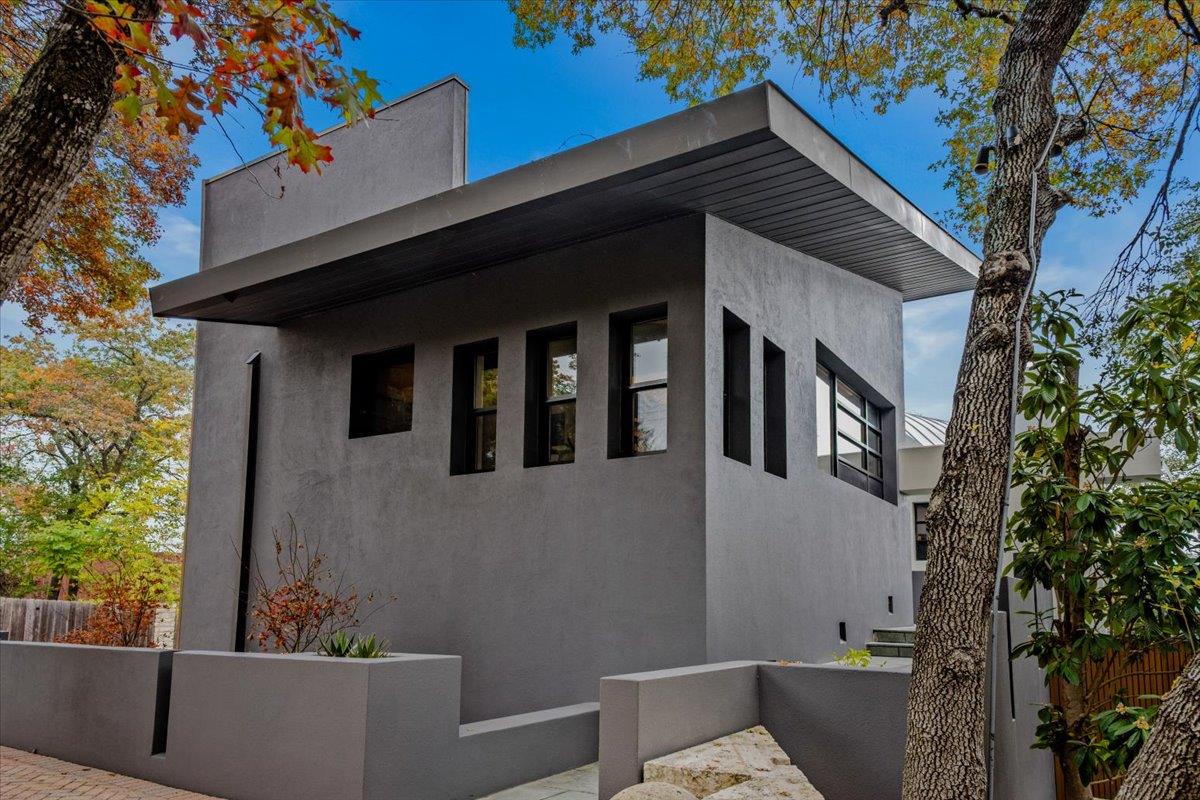 501 Westlake DR