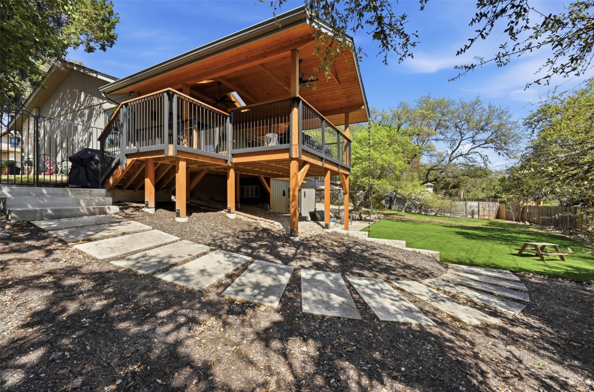 3907 Cresthill DR