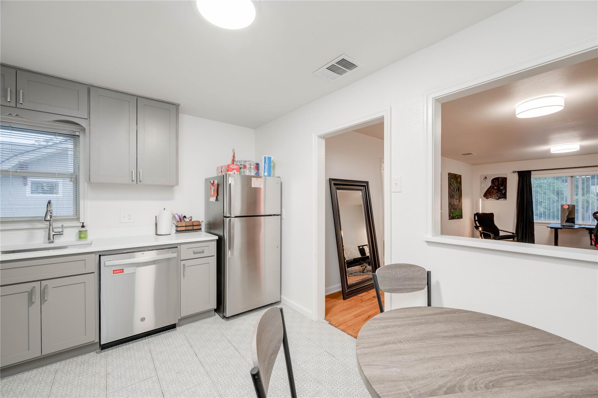 1409 Enfield RD