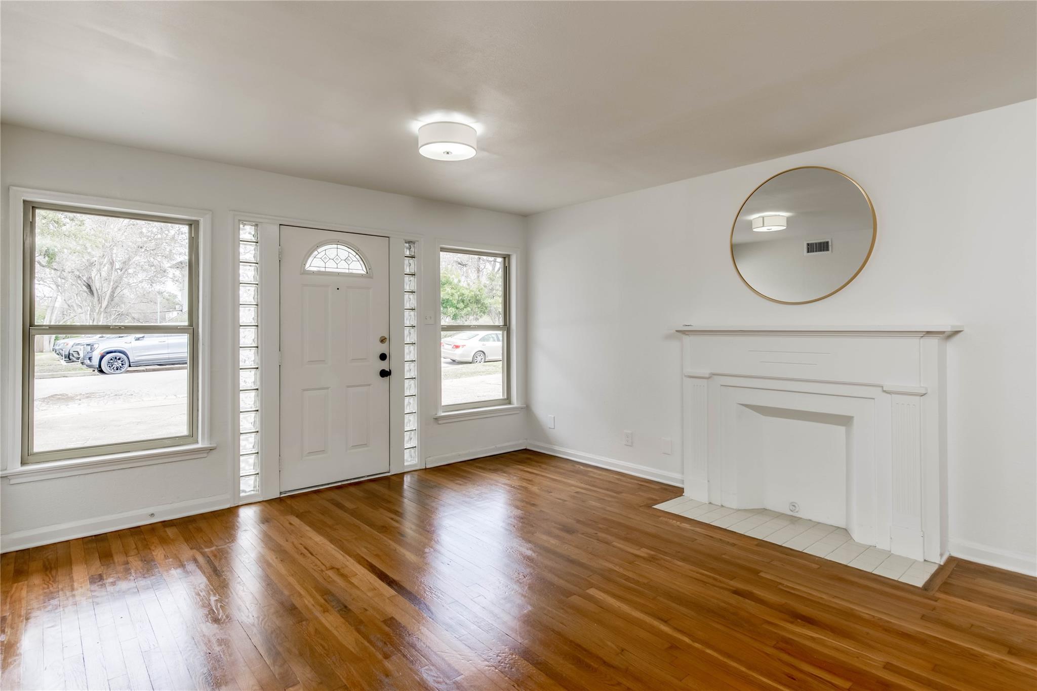 1409 Enfield RD