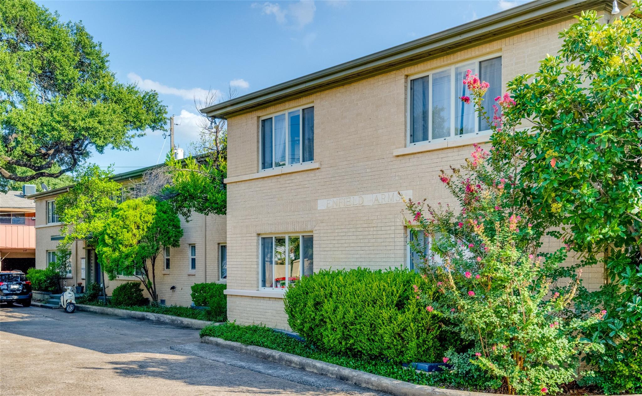 1409 Enfield RD
