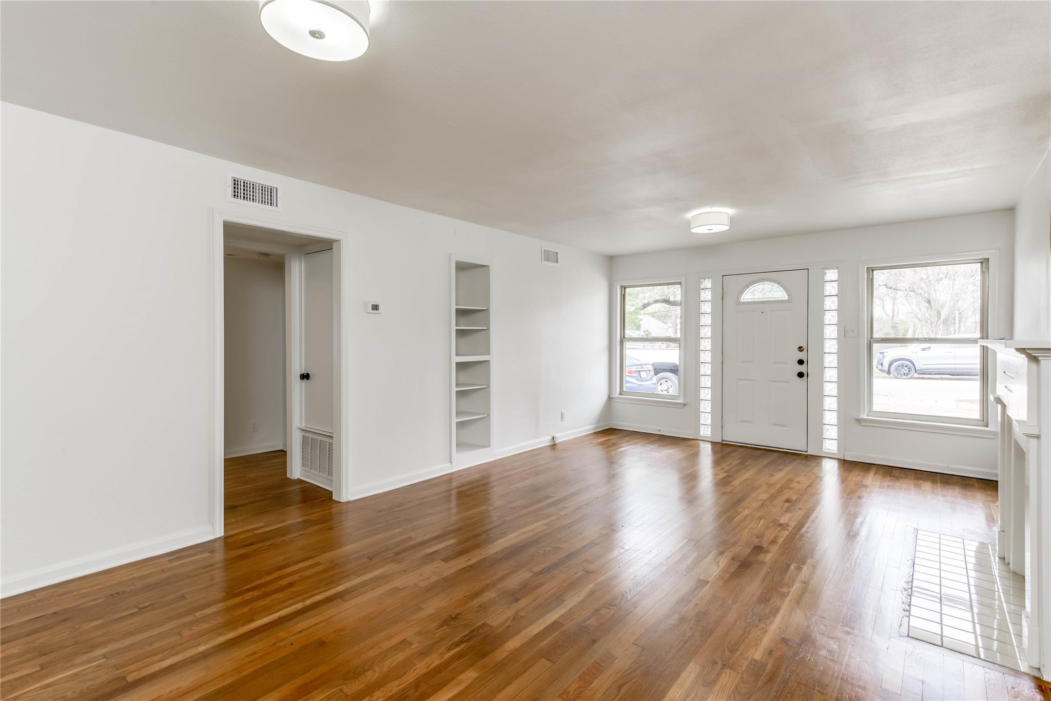 1409 Enfield RD