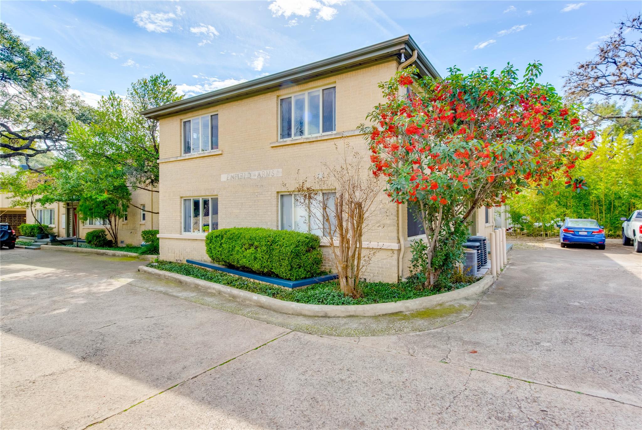 1409 Enfield RD