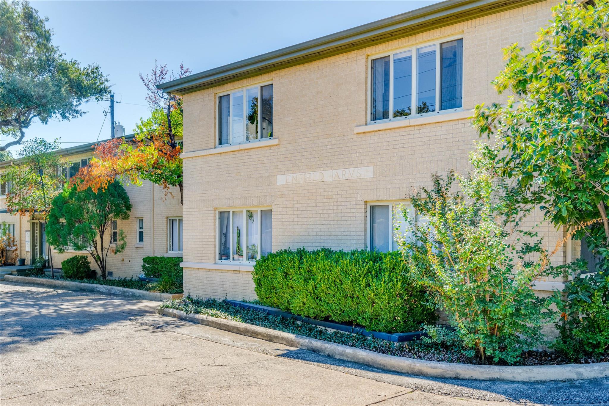 1409 Enfield RD
