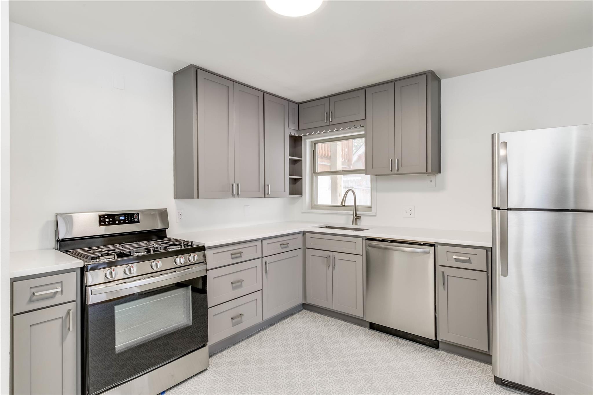 1409 Enfield RD