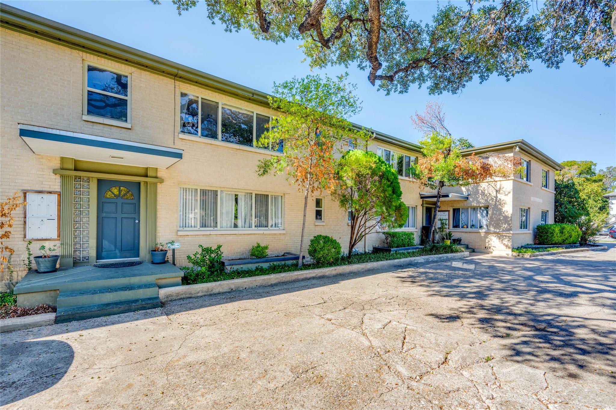 1409 Enfield RD