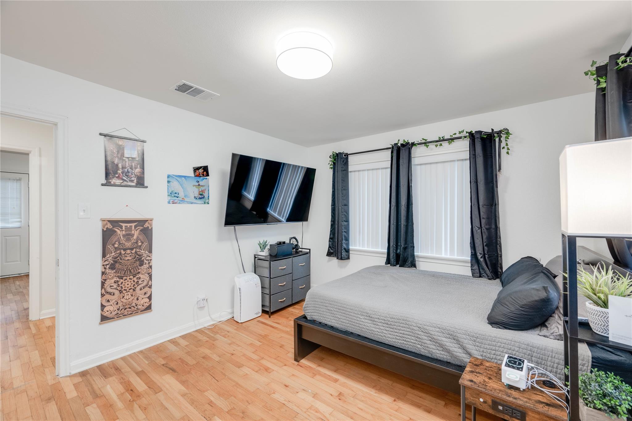1409 Enfield RD