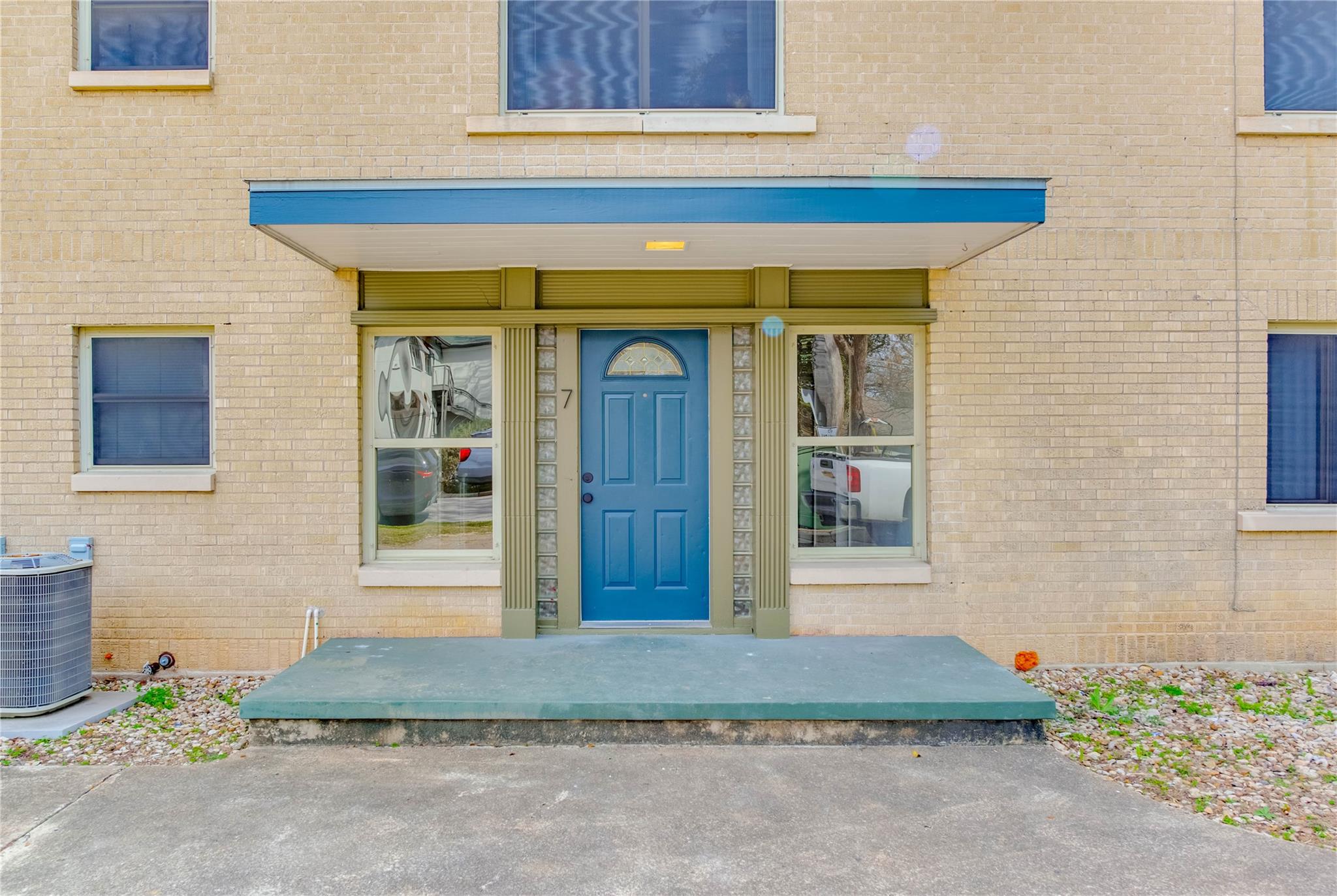 1409 Enfield RD