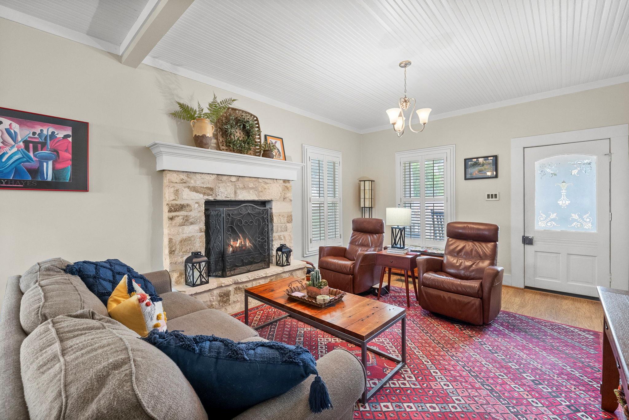407 Crestview DR