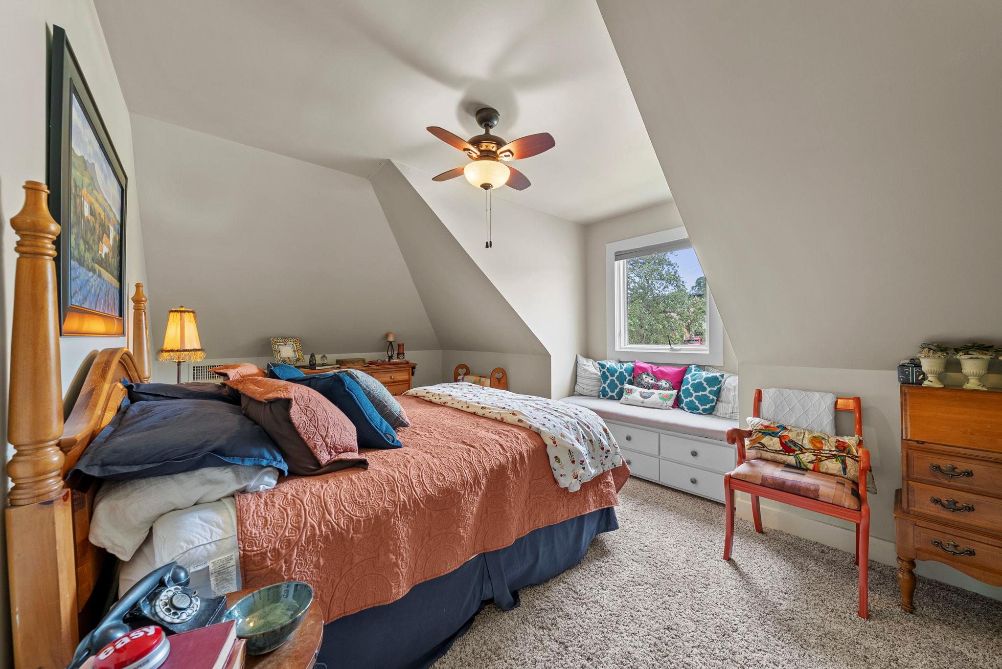 407 Crestview DR