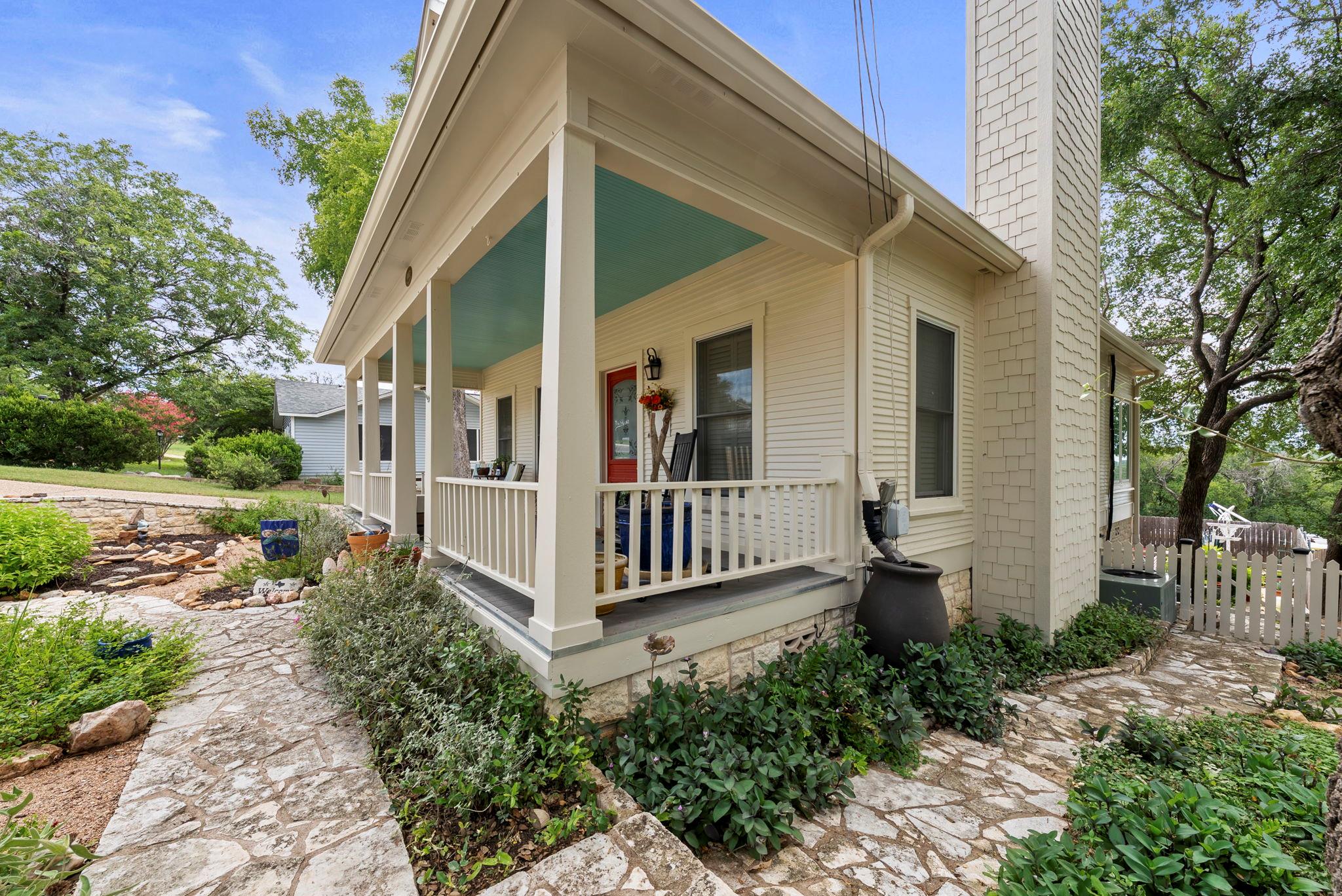 407 Crestview DR