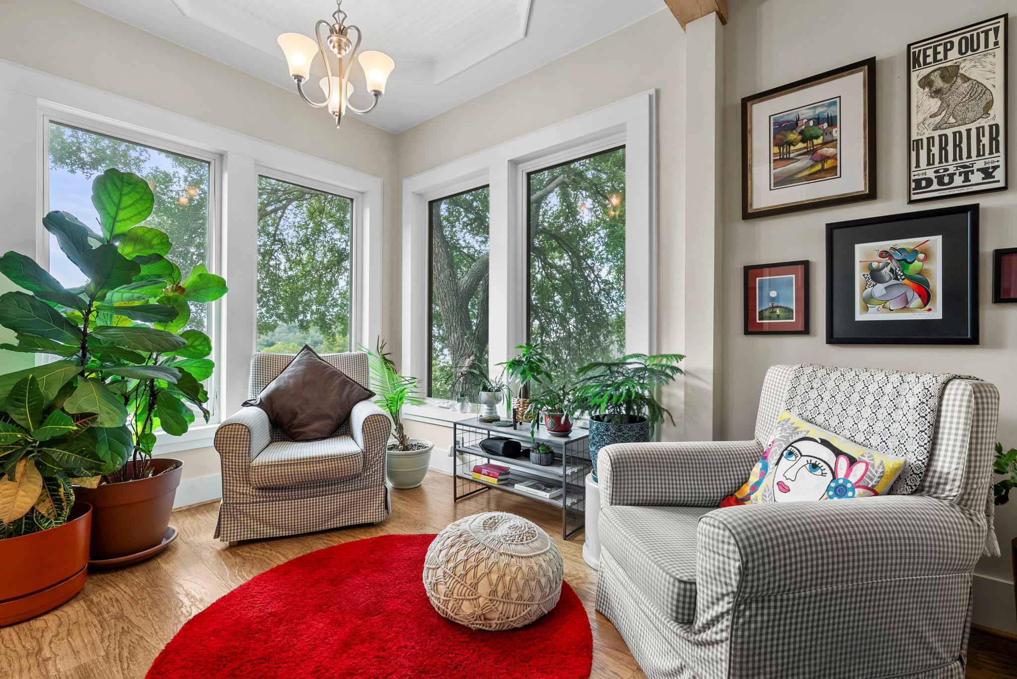 407 Crestview DR