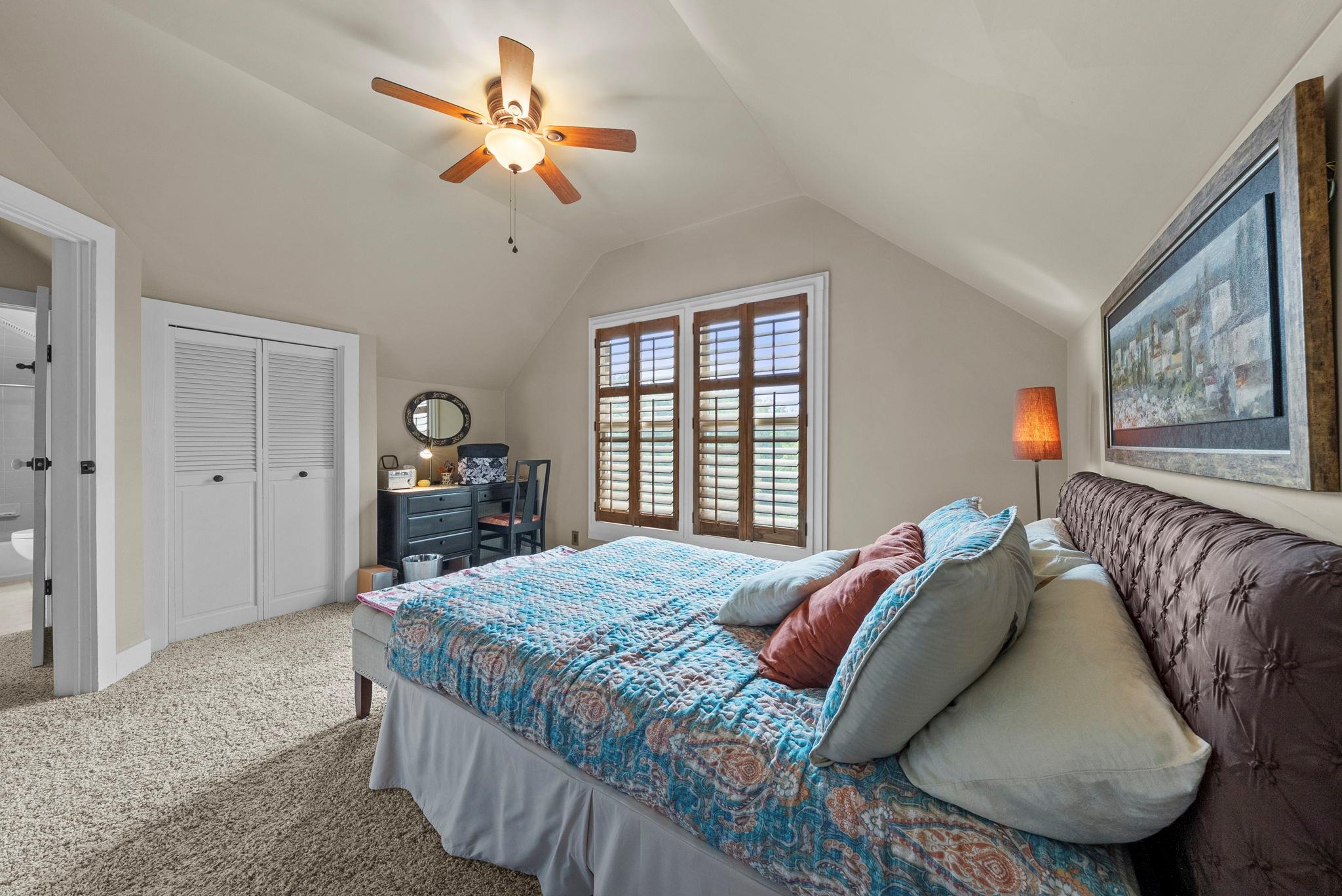 407 Crestview DR