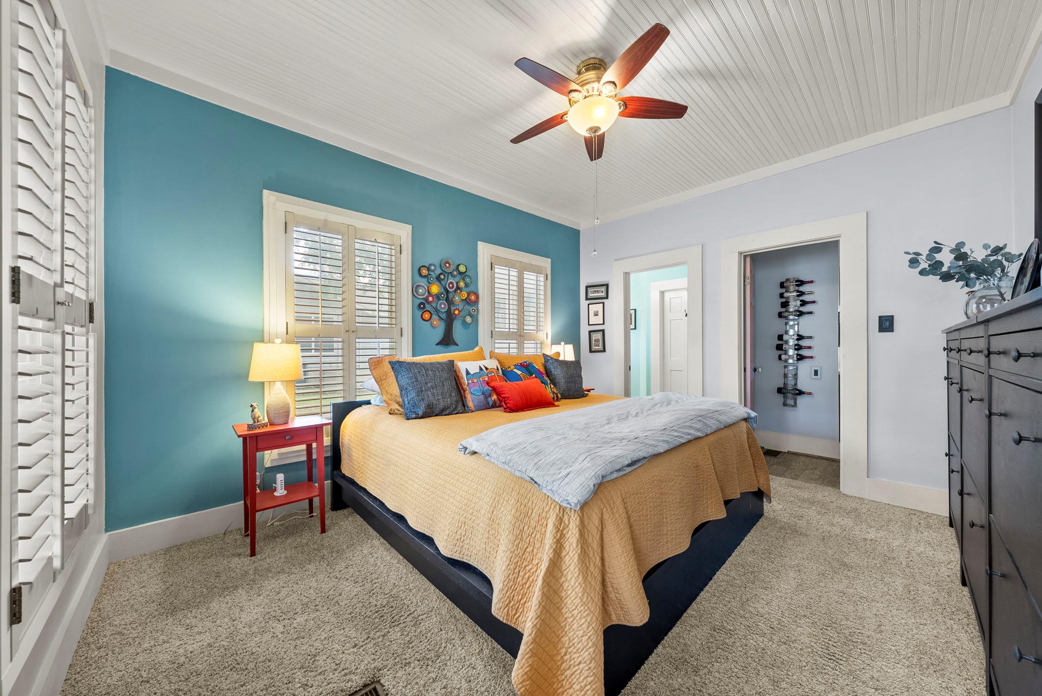 407 Crestview DR