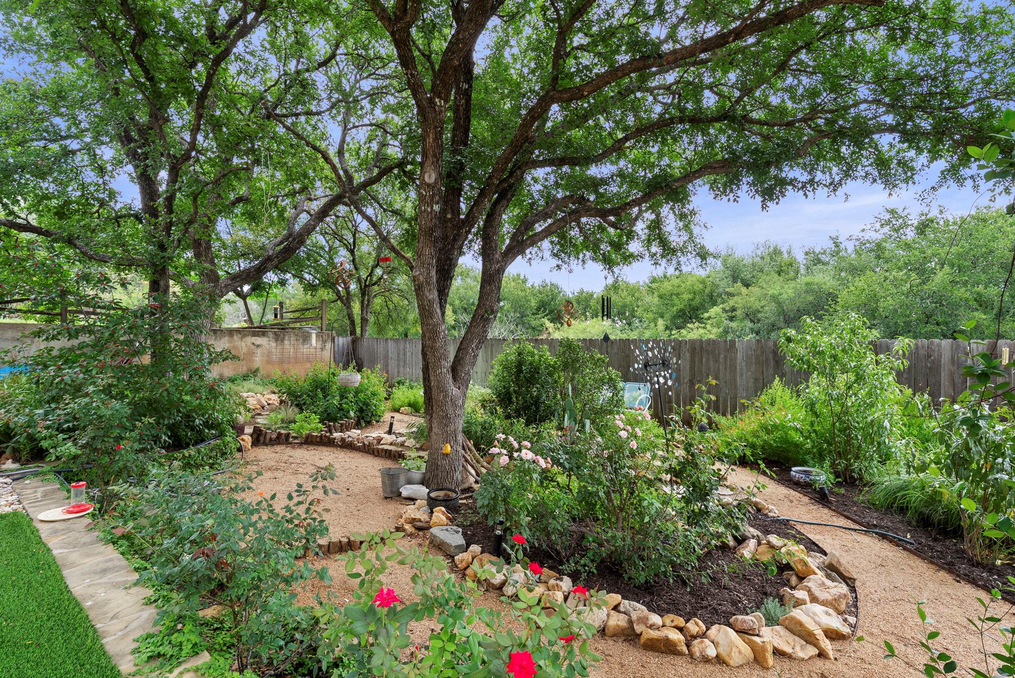407 Crestview DR