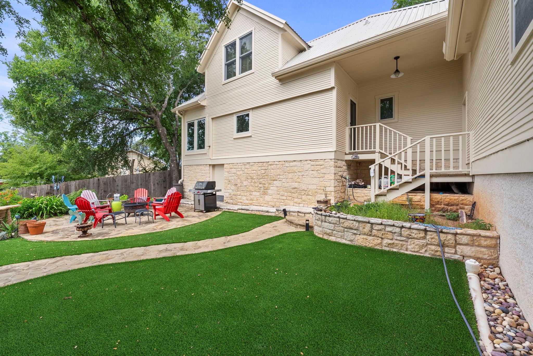 407 Crestview DR