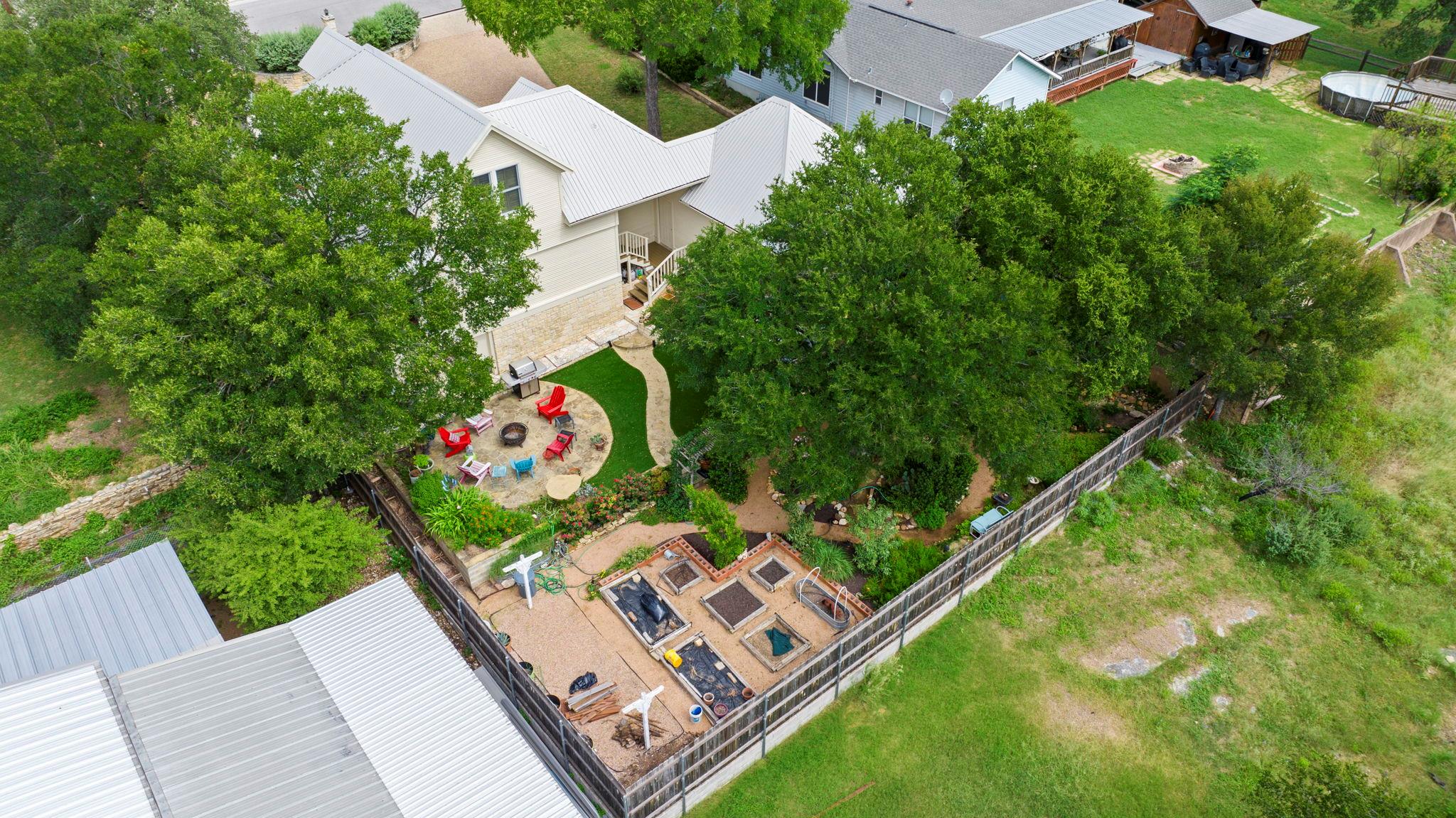 407 Crestview DR