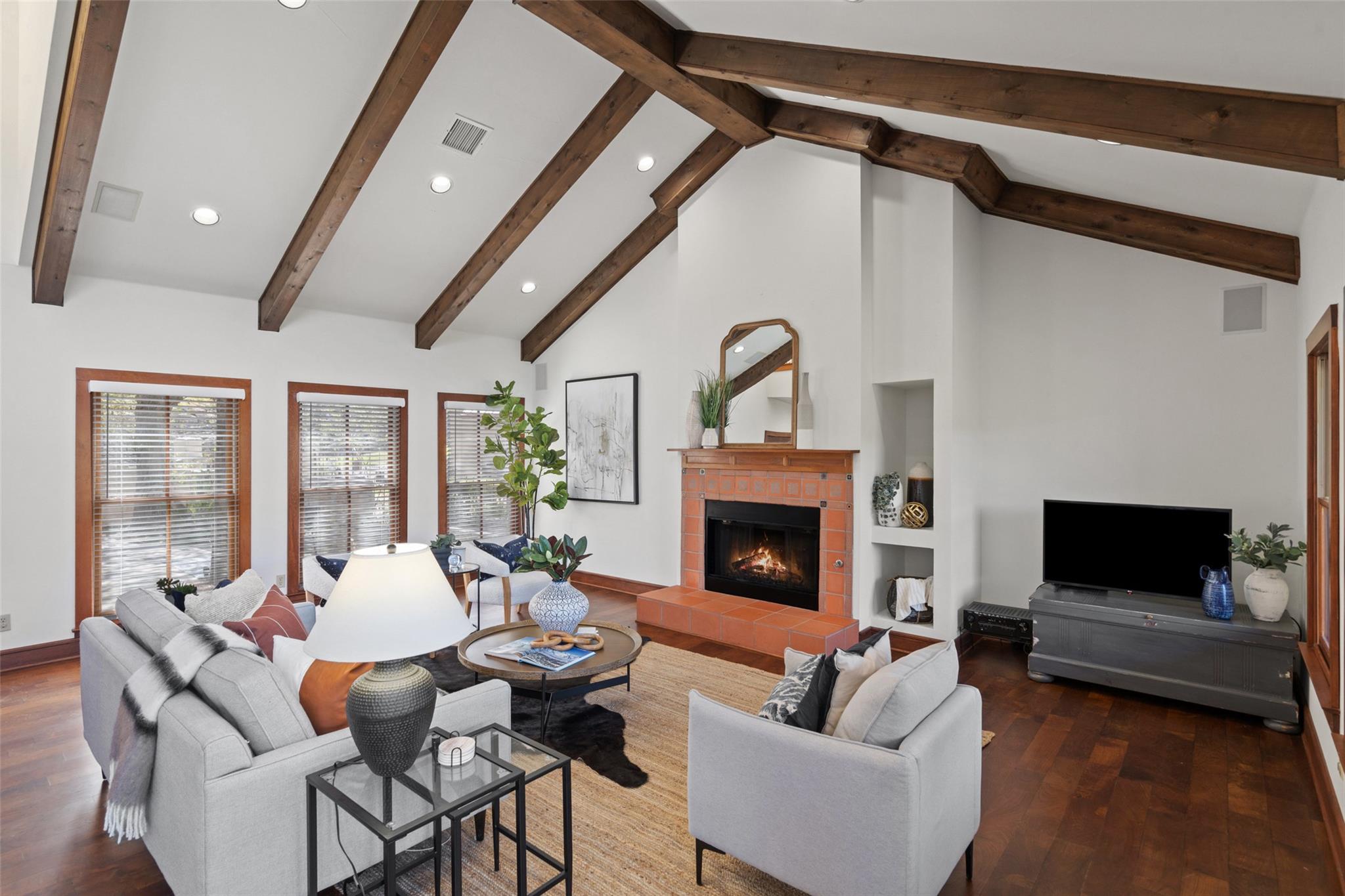 7114 Las Ventanas DR