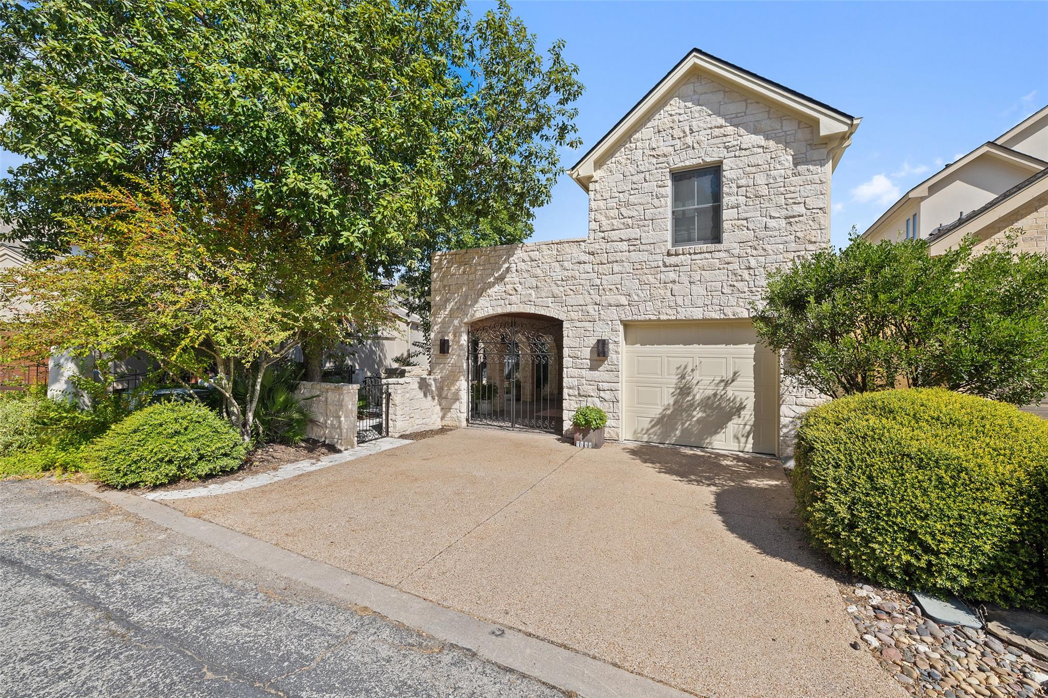 7114 Las Ventanas DR