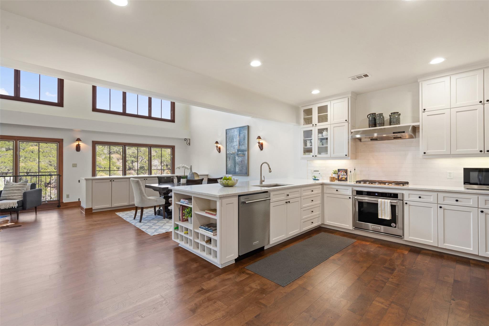 7114 Las Ventanas DR