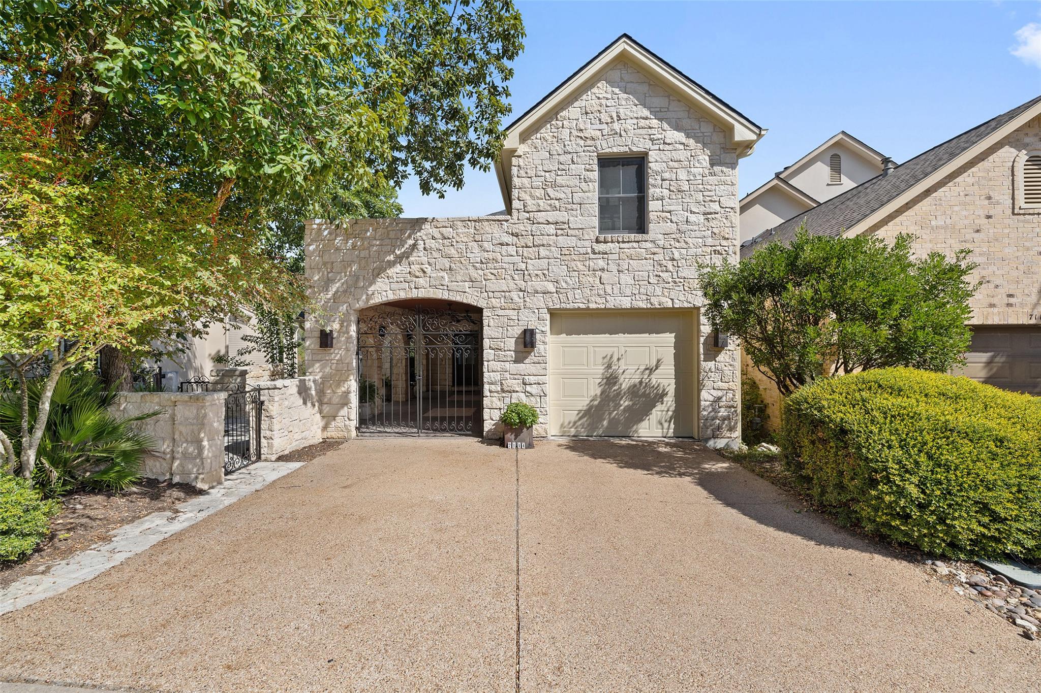 7114 Las Ventanas DR