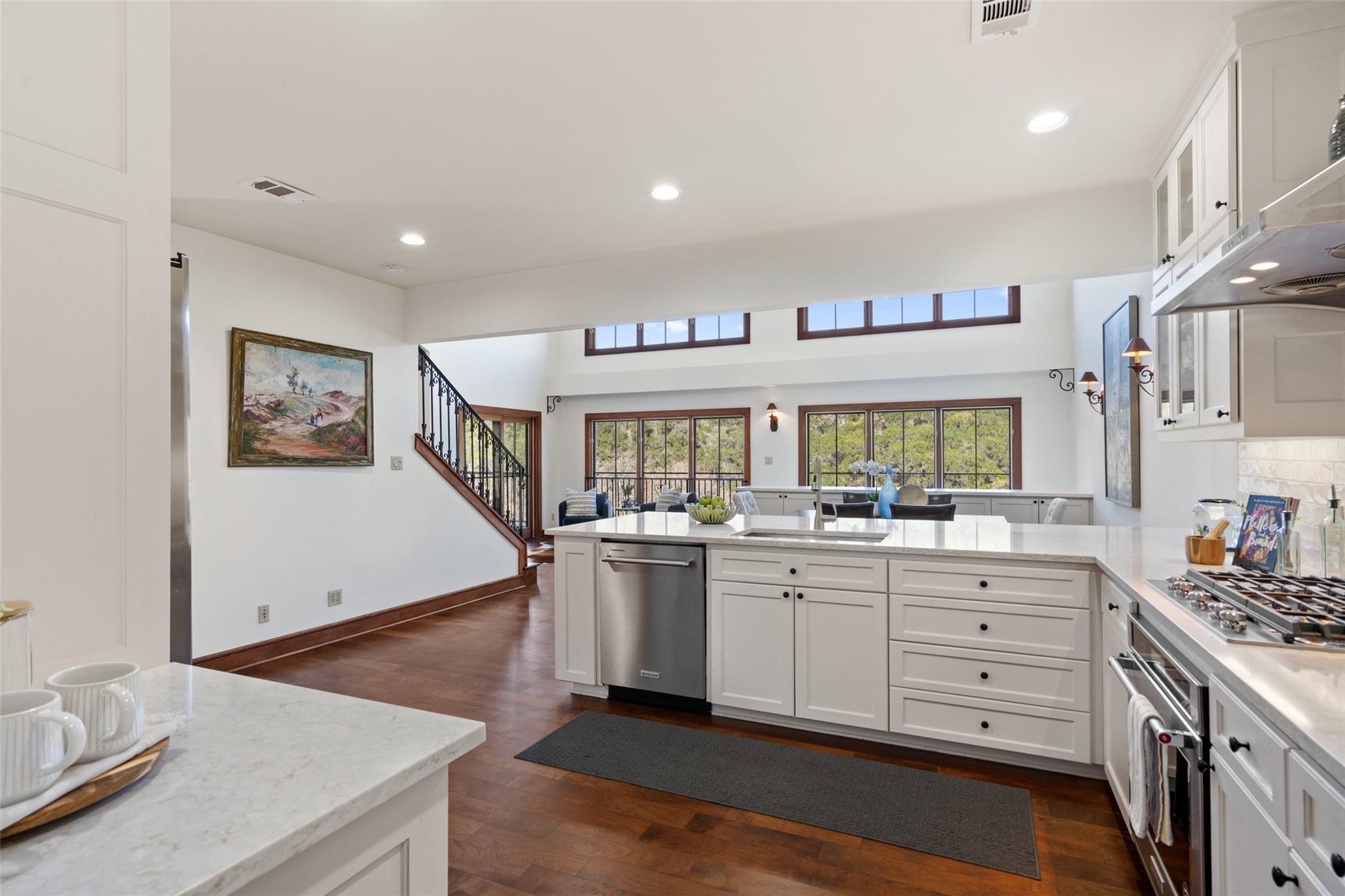 7114 Las Ventanas DR