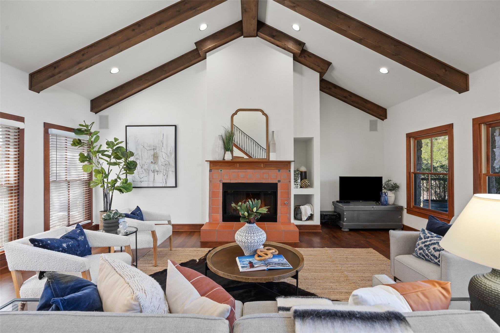 7114 Las Ventanas DR