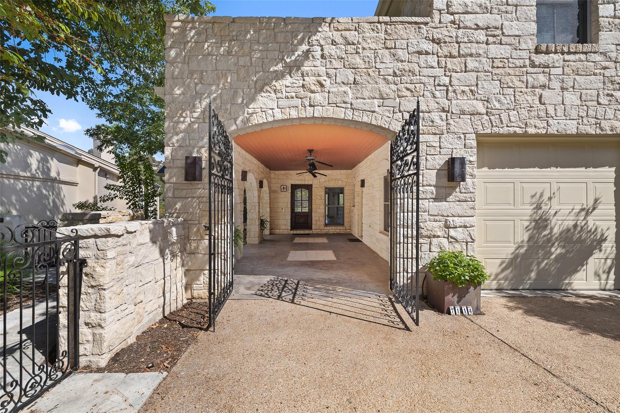 7114 Las Ventanas DR