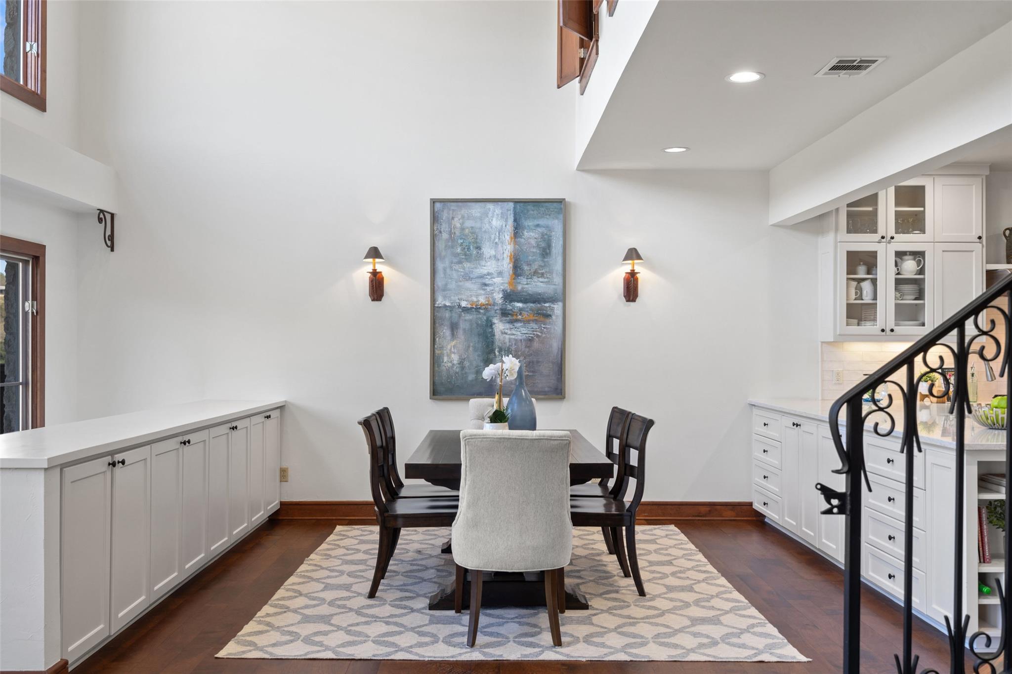 7114 Las Ventanas DR