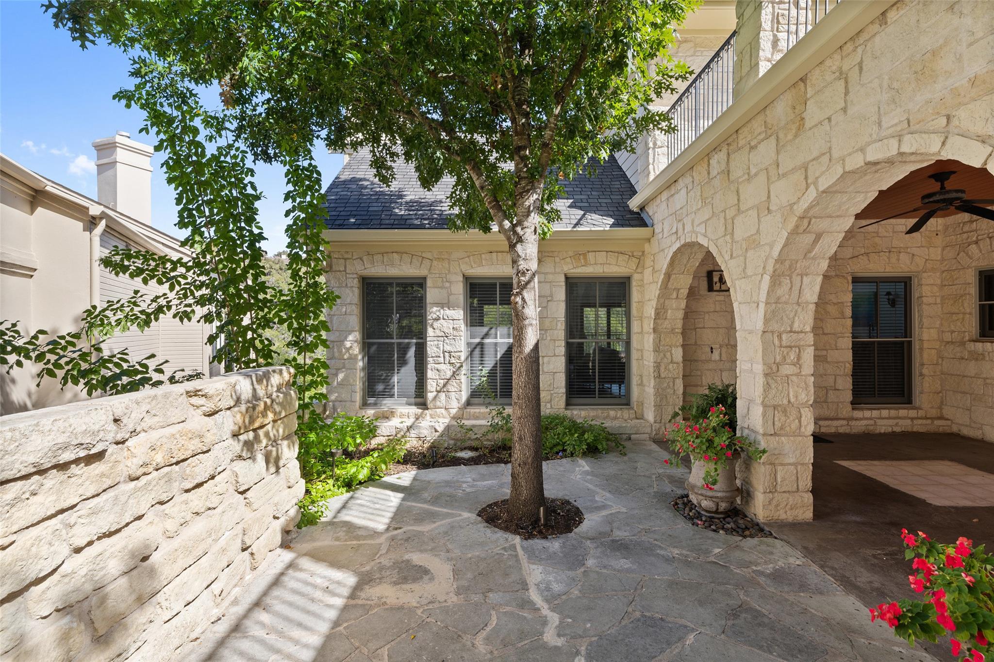 7114 Las Ventanas DR