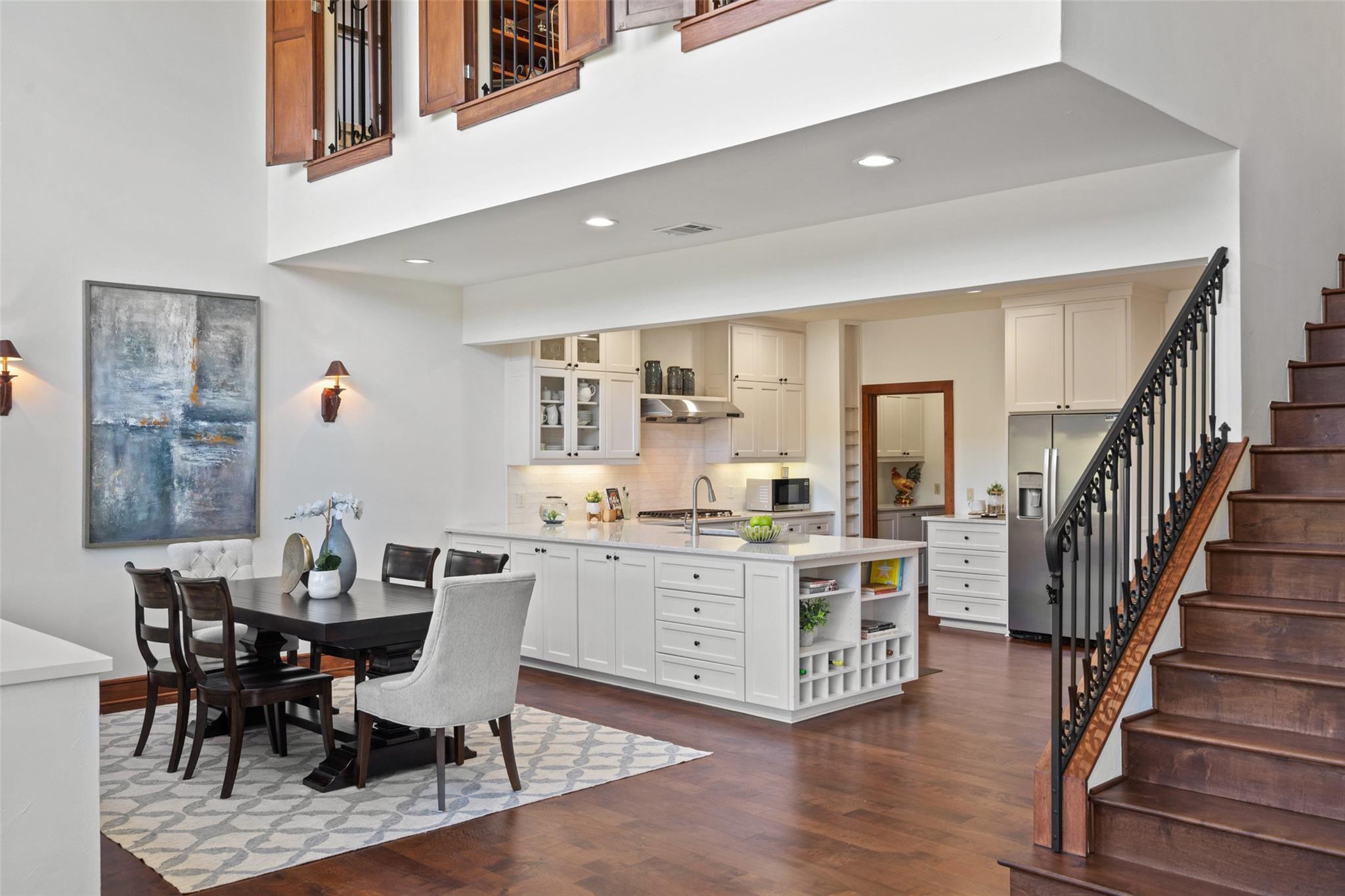 7114 Las Ventanas DR