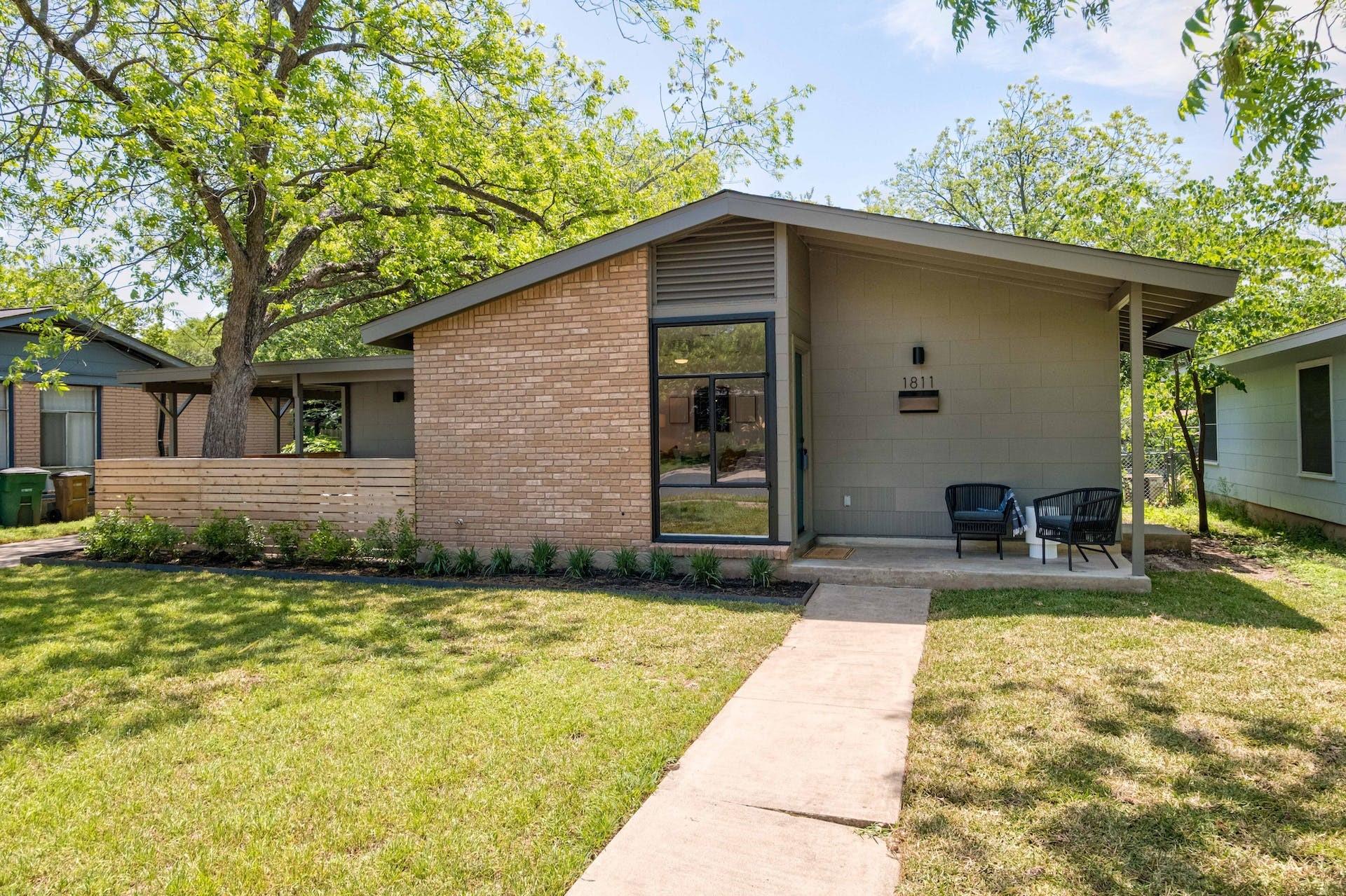 1811 Forest Hill DR