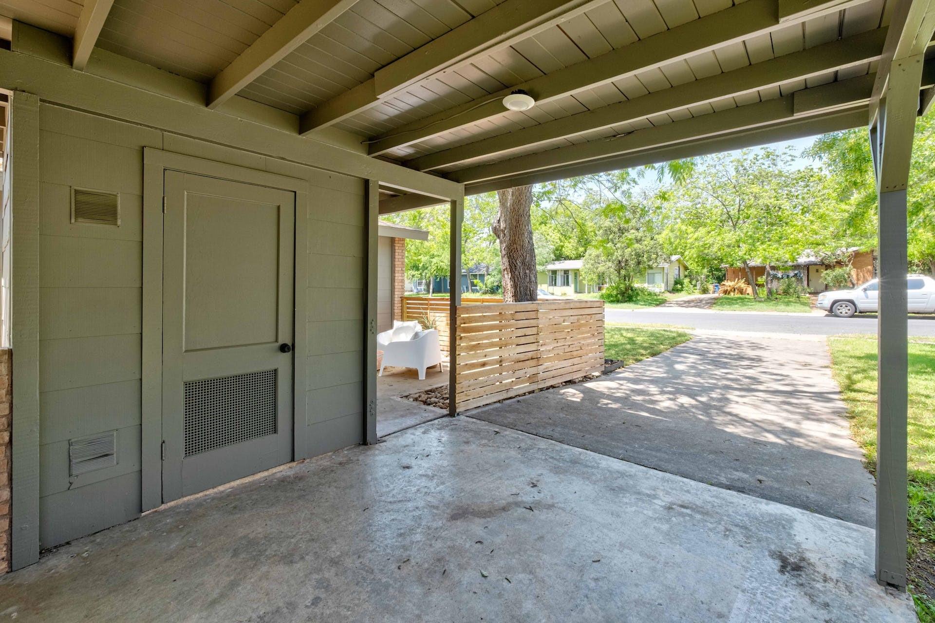 1811 Forest Hill DR