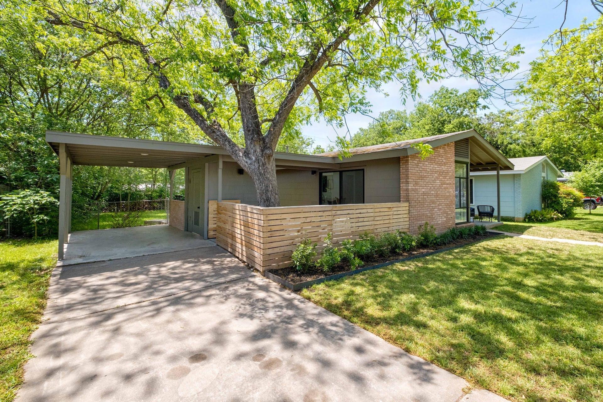 1811 Forest Hill DR