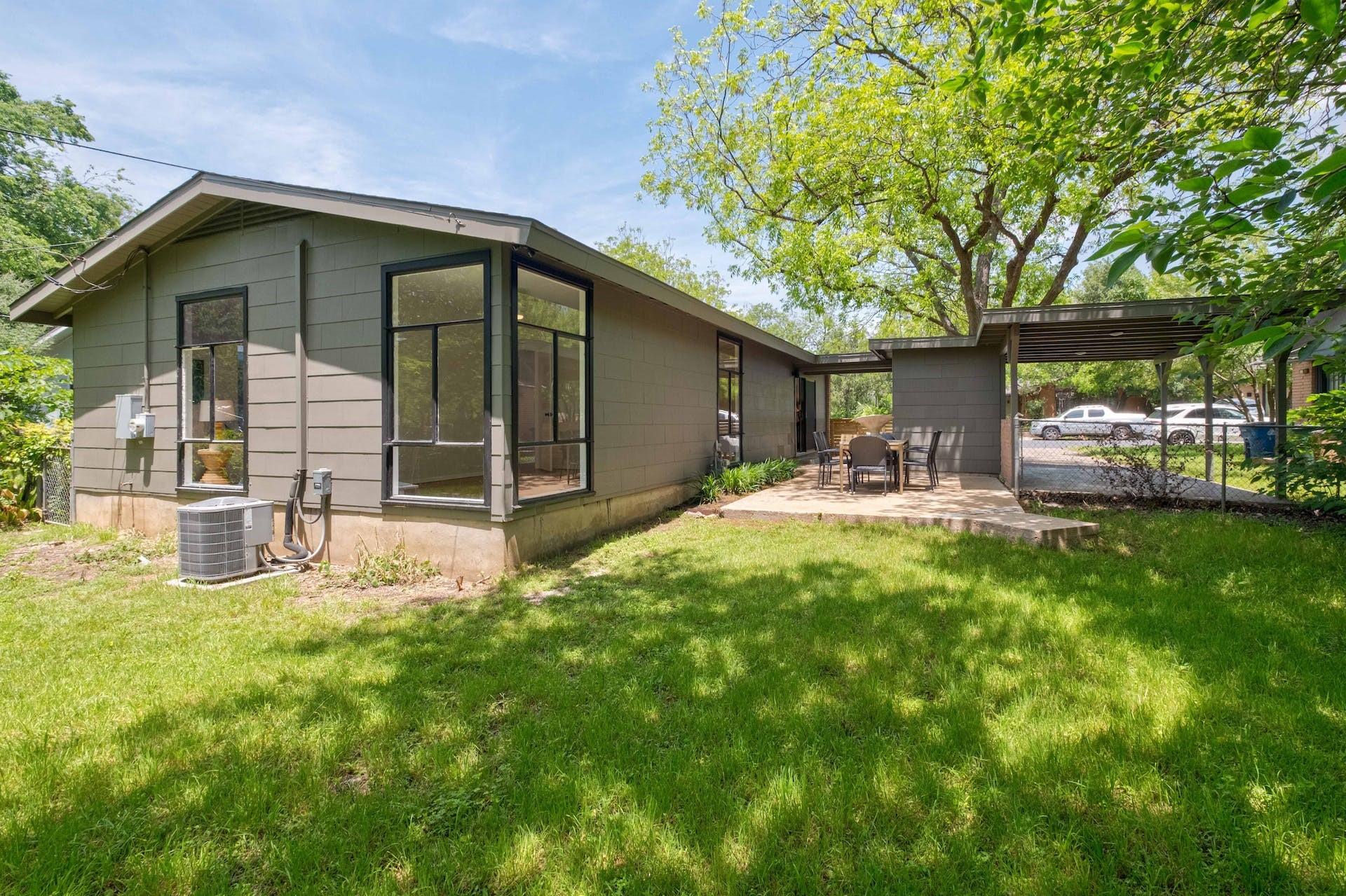 1811 Forest Hill DR