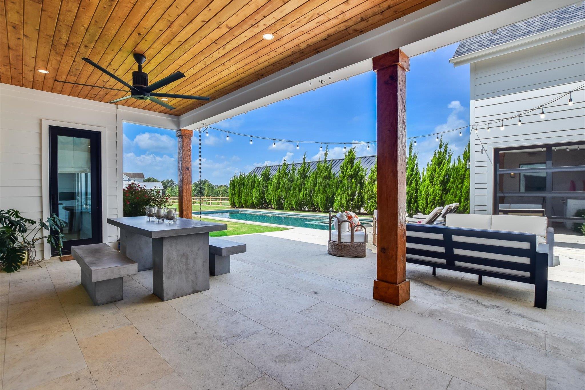 119 Victorian Gable DR