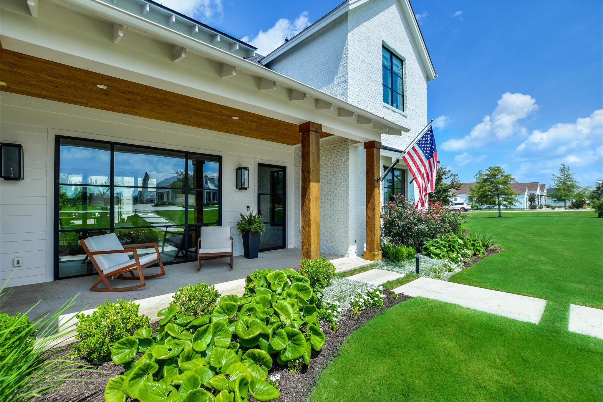 119 Victorian Gable DR