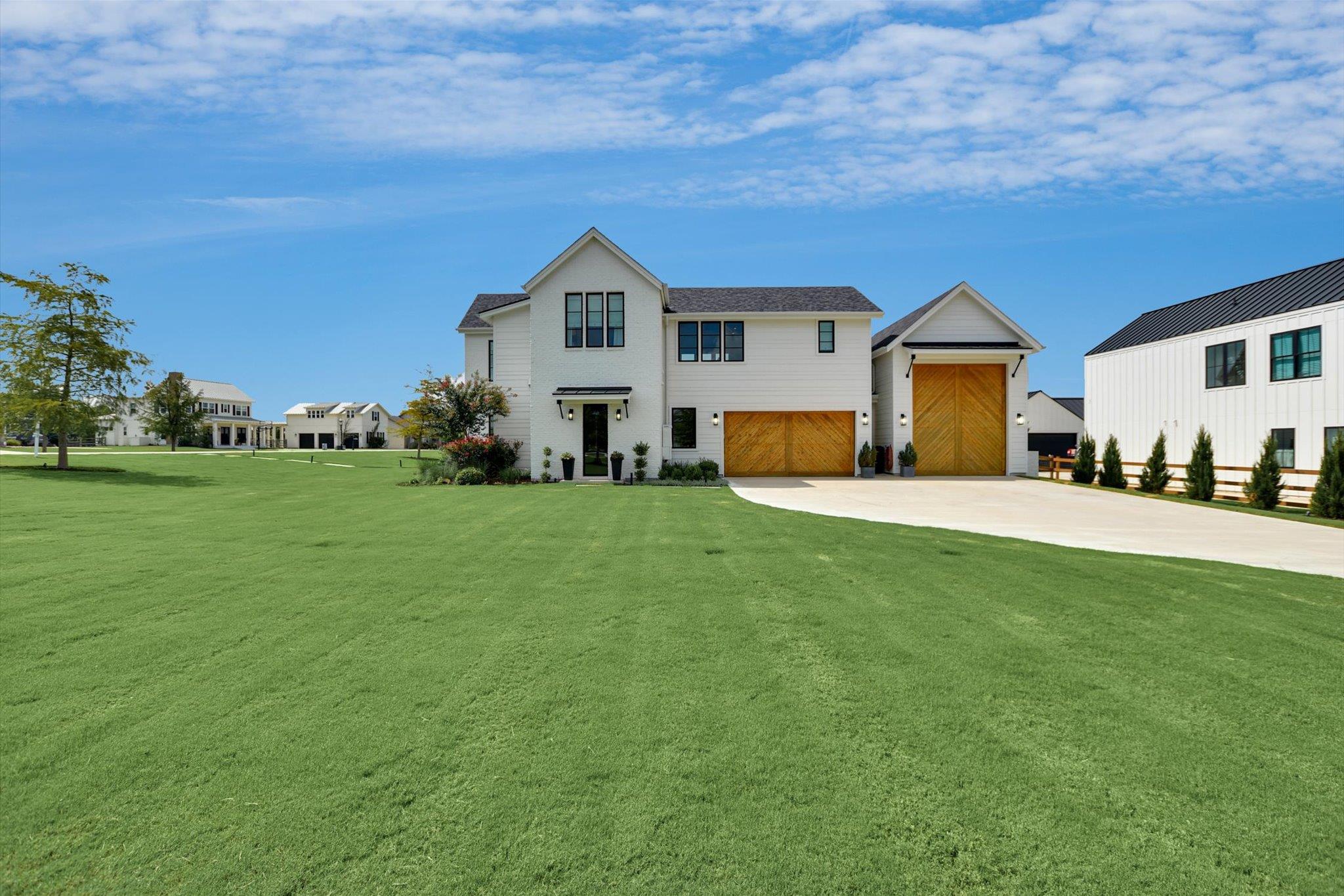 119 Victorian Gable DR