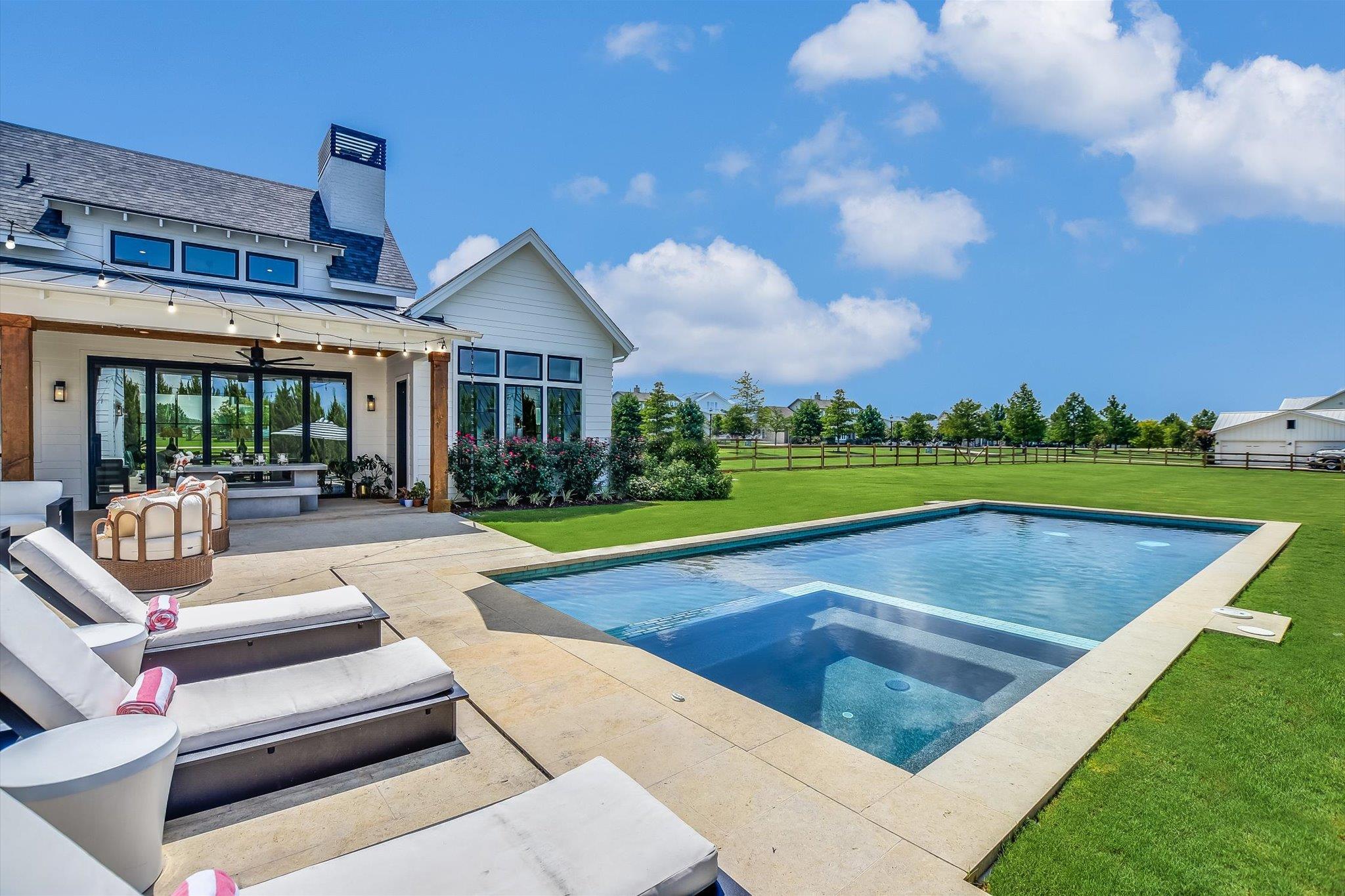 119 Victorian Gable DR