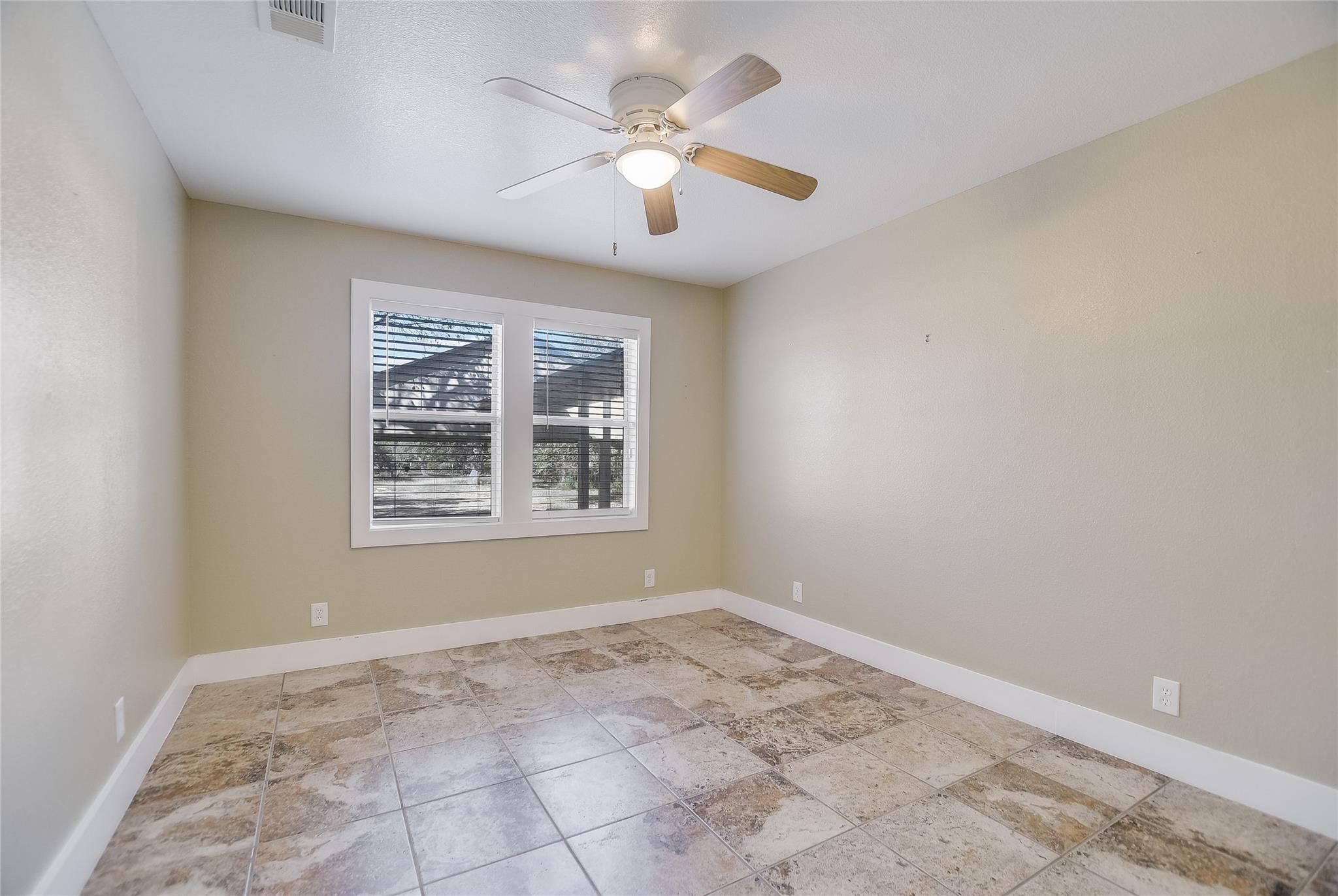 441 Leaning Oak TRL