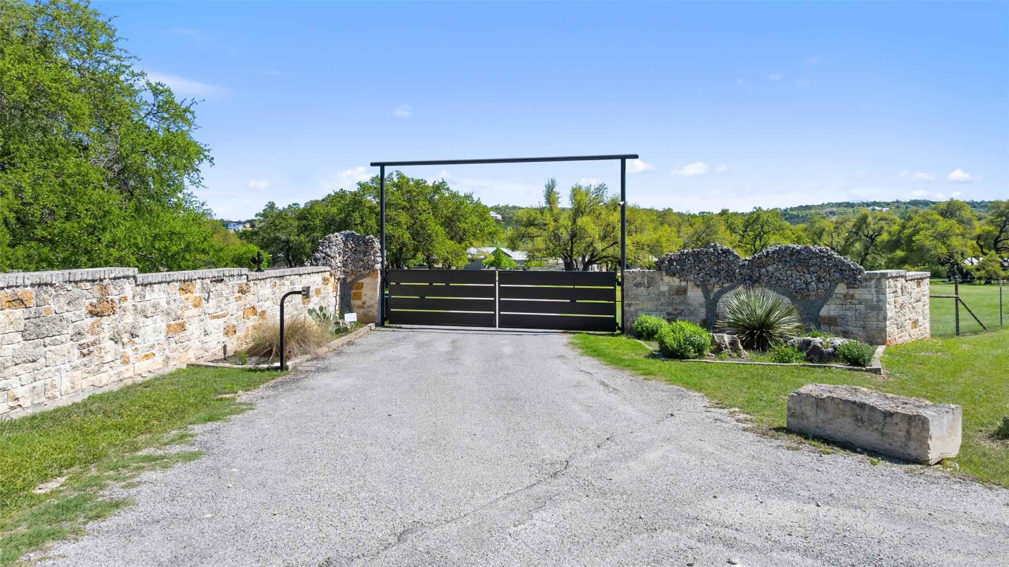 4813 Twin Acres DR