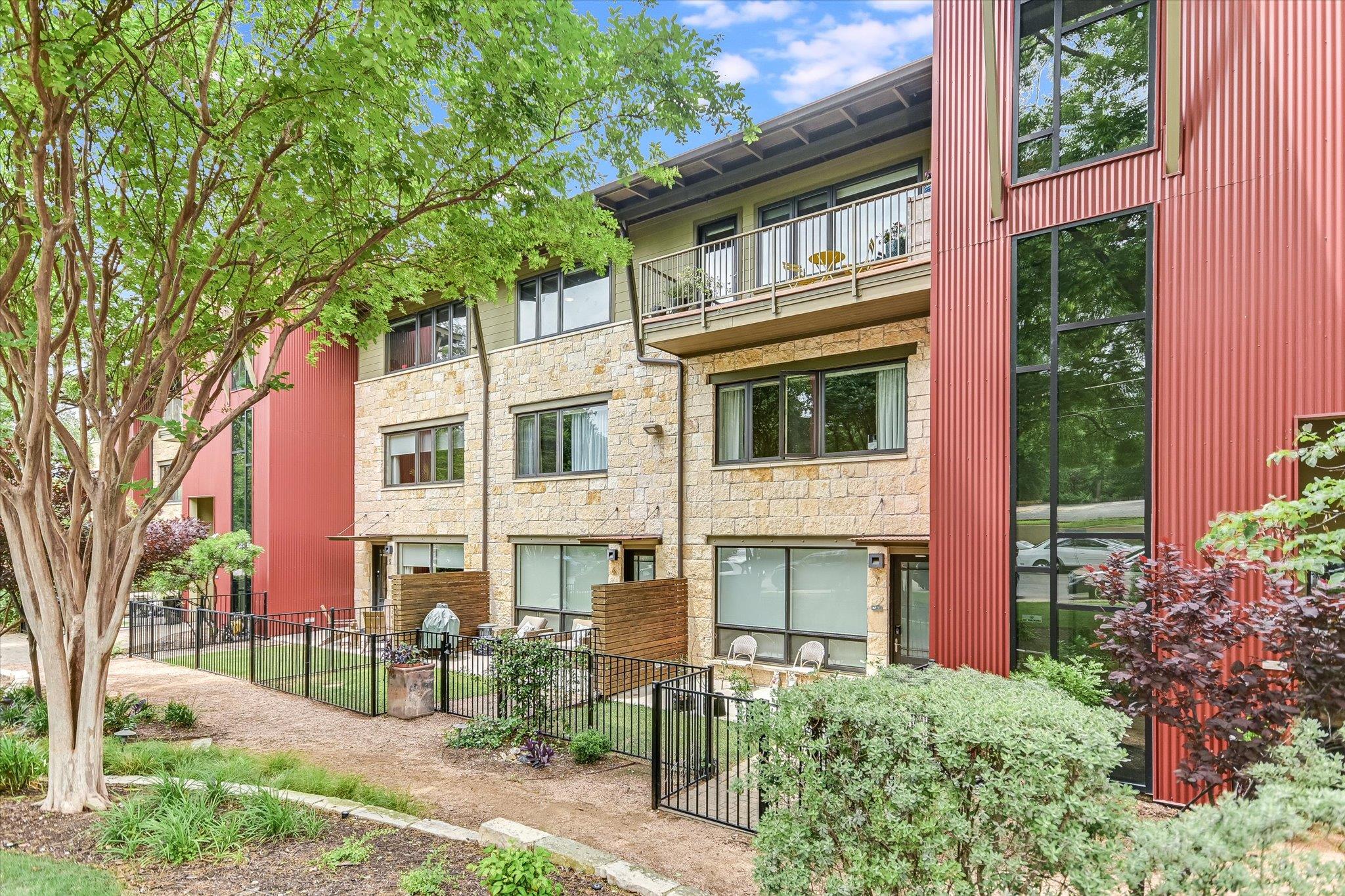 3200 Grandview ST # 15
