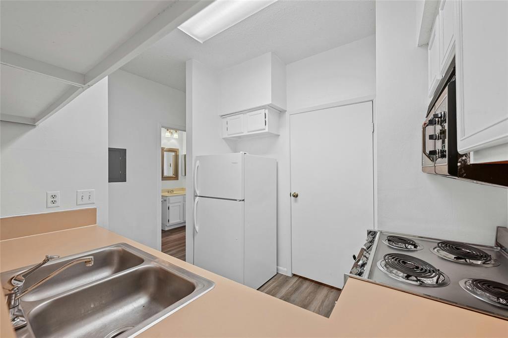 2901 San Jacinto BLVD # 104